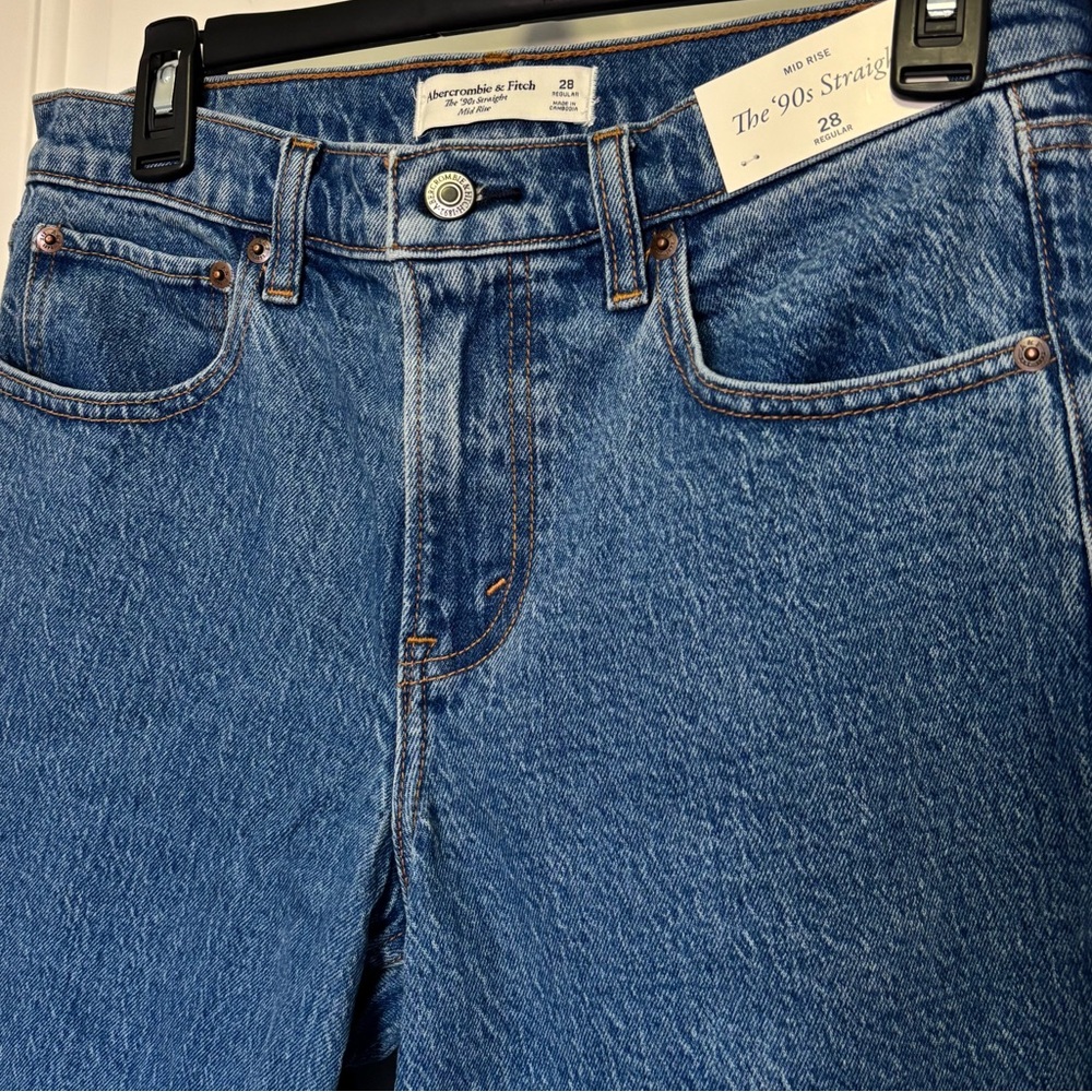 NWT A&F Mid Rise 90s Straight Jean 28R - Picture 2 of 6